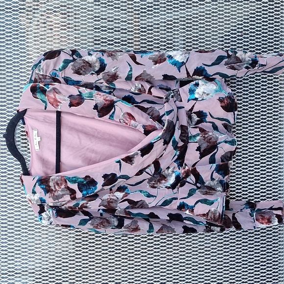 Willow & Clay Tops - Willow & Clay Rayon Blouse Size S